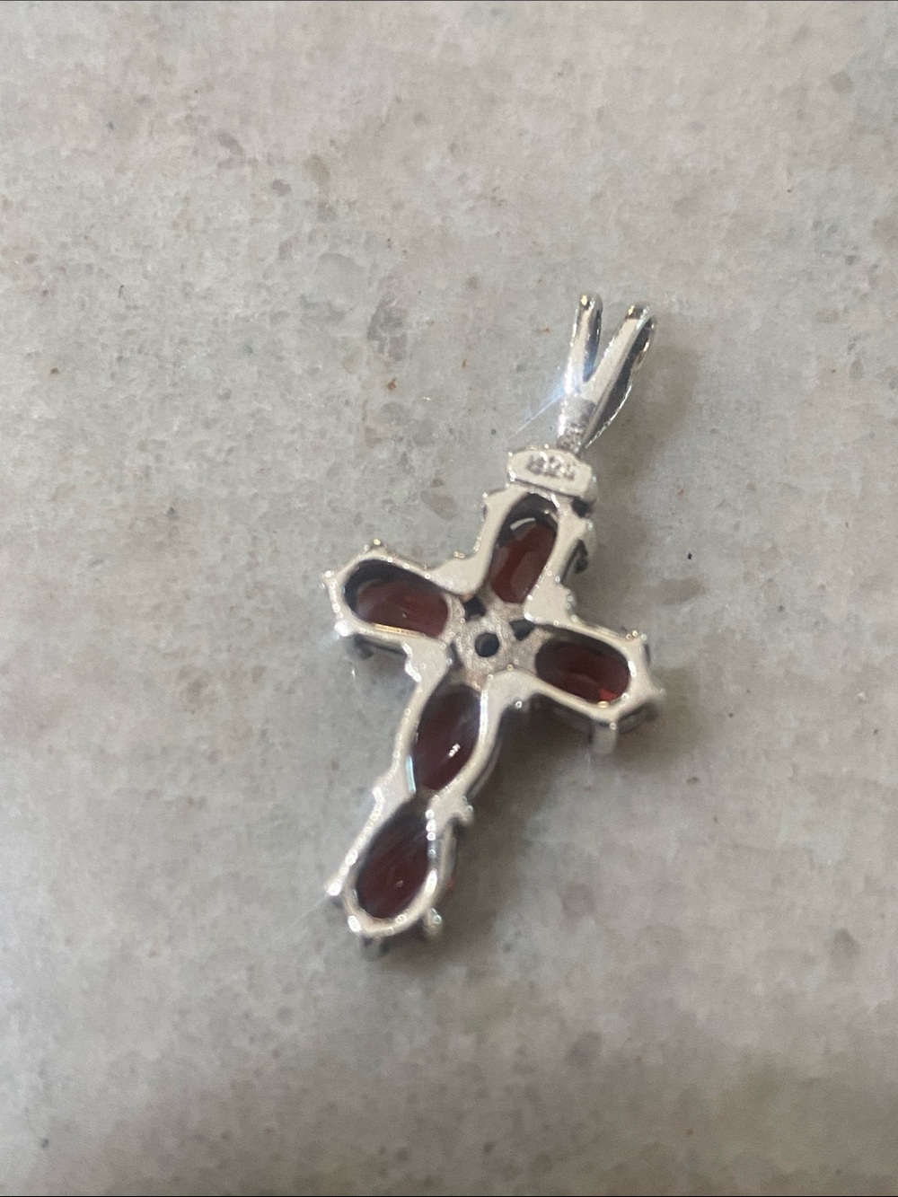 925 Silver Faceted Garnet Cross Pendant stamped - Picture 3 of 6
